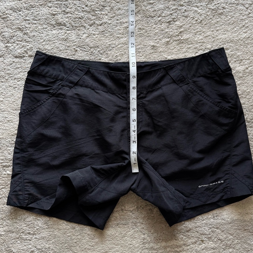 Columbia Black Coral Point ll Shorts | L - Picture 7 of 9